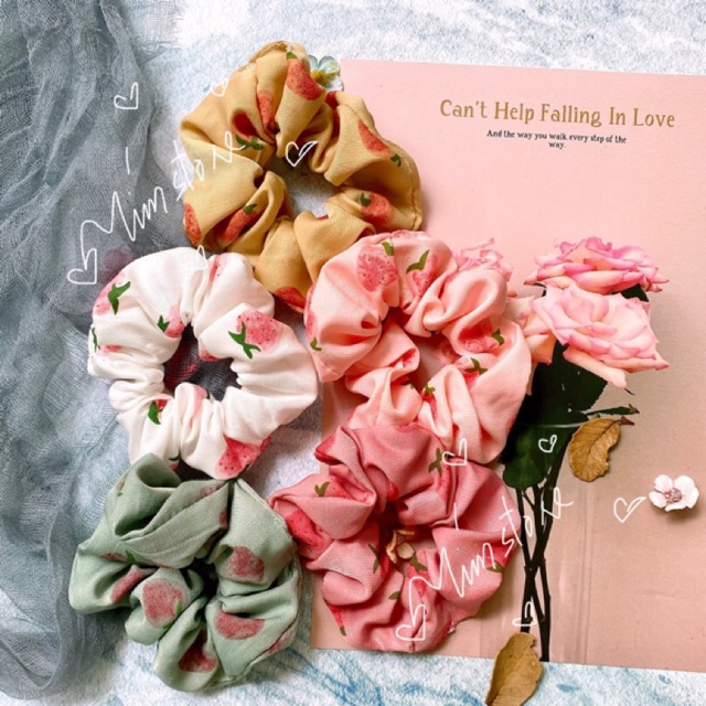 {Ảnh thật}SCRUNCHIES DÂU CUTE - CỘT TÓC VẢI THỜI TRANG NỮ HOT TREND GIÁ RẺ