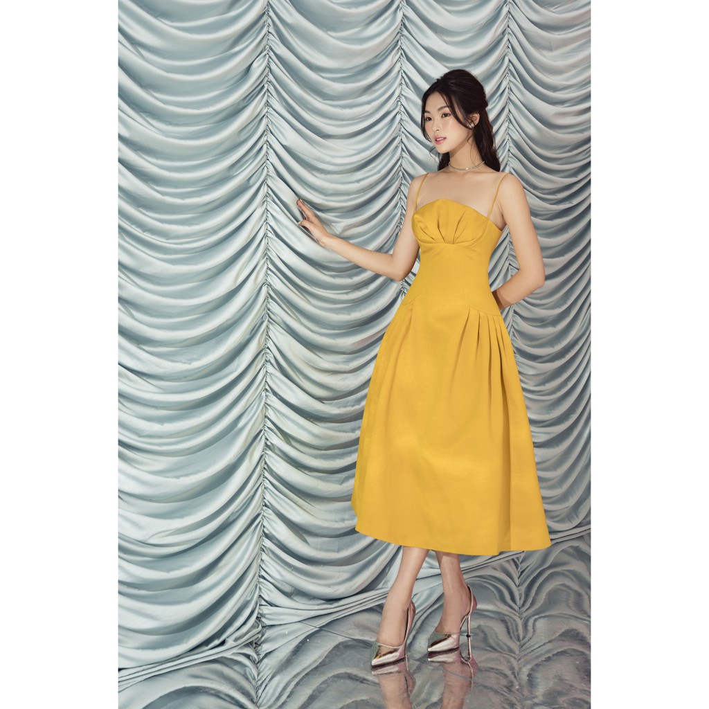 [Mã WABRWA15 giảm 15% đơn 300K] MOLLYNISTA - Đầm Fiona vàng 2 dây ngực xếp cánh hoa | BigBuy360 - bigbuy360.vn