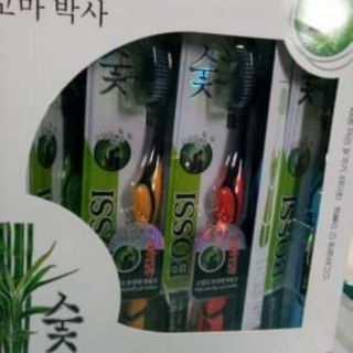 Bàn chải đánh răng than hoạt tính Bossi