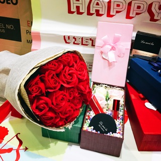 Sét quà Valentine, mùng 8/3 cao cấp kèm bó hoa sáp 20b