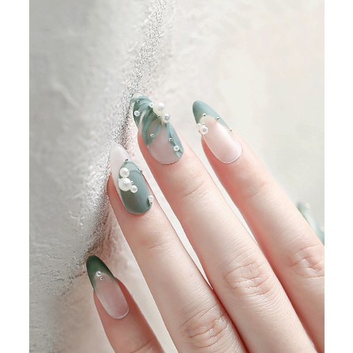 charm nửa, trai nửa trang trí nail dangj 12 ô và dạng 6 ô nhé ạ