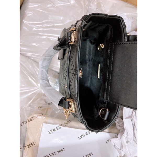 𝐓𝐮́𝐢 lyn tay cầm ô trám