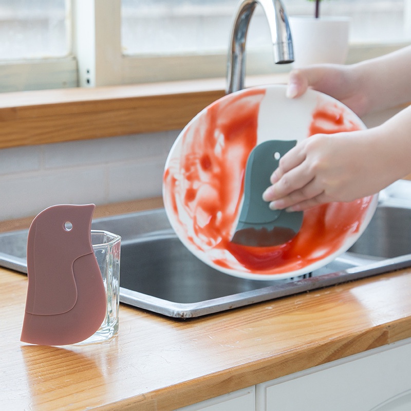 Dụng cụ gạt dầu hình chim cánh cụt sáng tạo