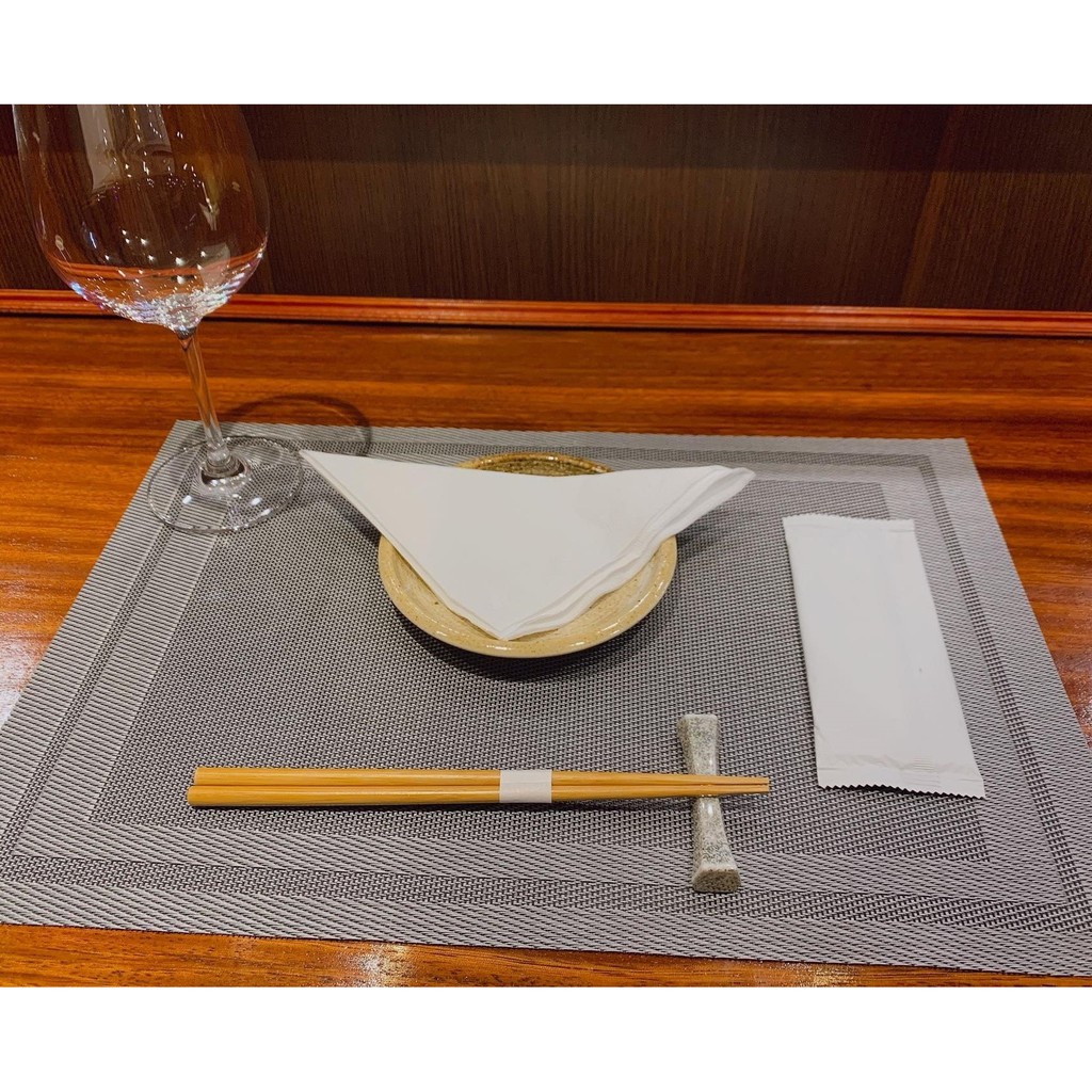 Tấm lót bàn ăn bằng nhựa Levika, cách nhiệt giá rẻ chống trơn trượt giá siêu rẻ