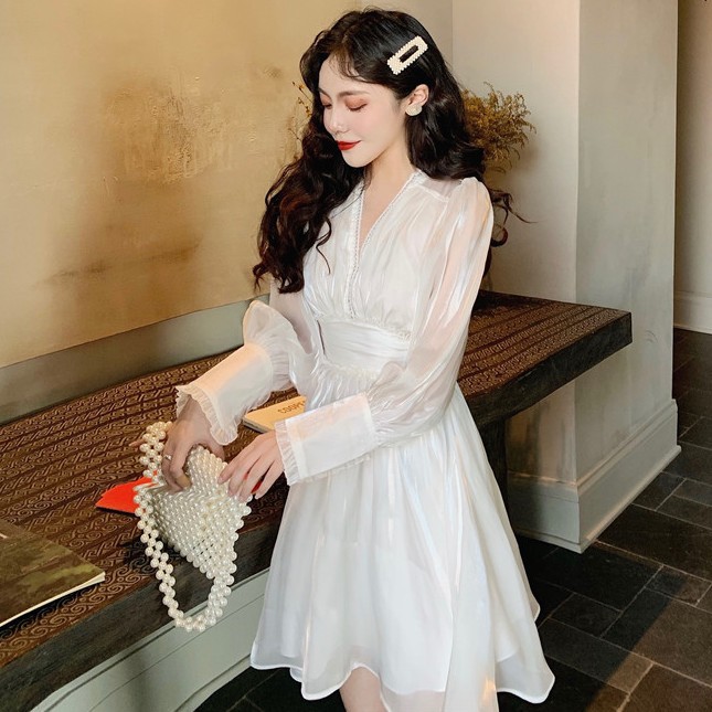 Đầm trắng mini dáng xòe tay dài Emilyshop