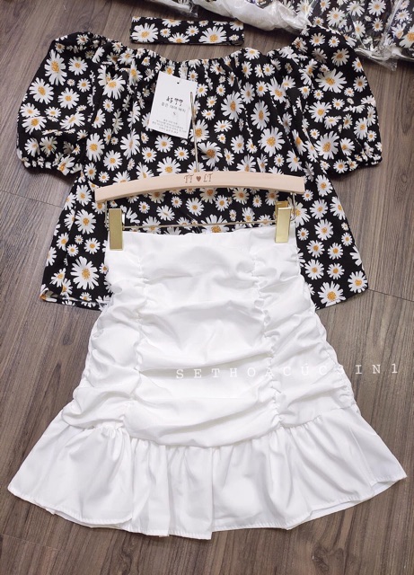 CHÂN VÁY NHÚN SIÊU ĐẸP KÈM ẢNH TRẢI SÀN DỄ MIX ĐỒ | BigBuy360 - bigbuy360.vn