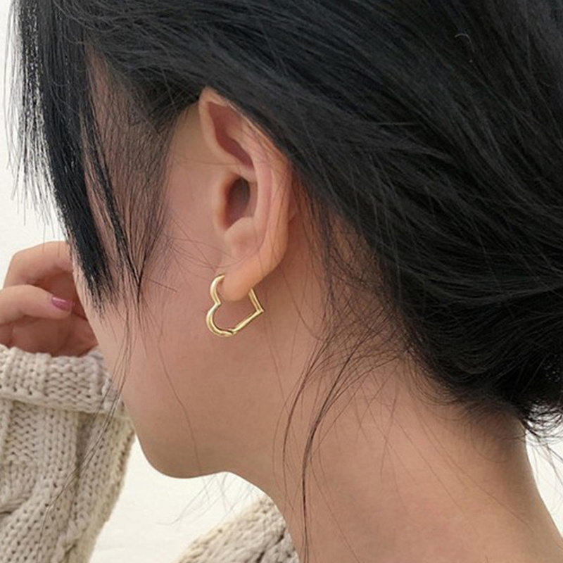 Bông tai kim loại hình trái tim đính đá zircon đơn giản thời trang