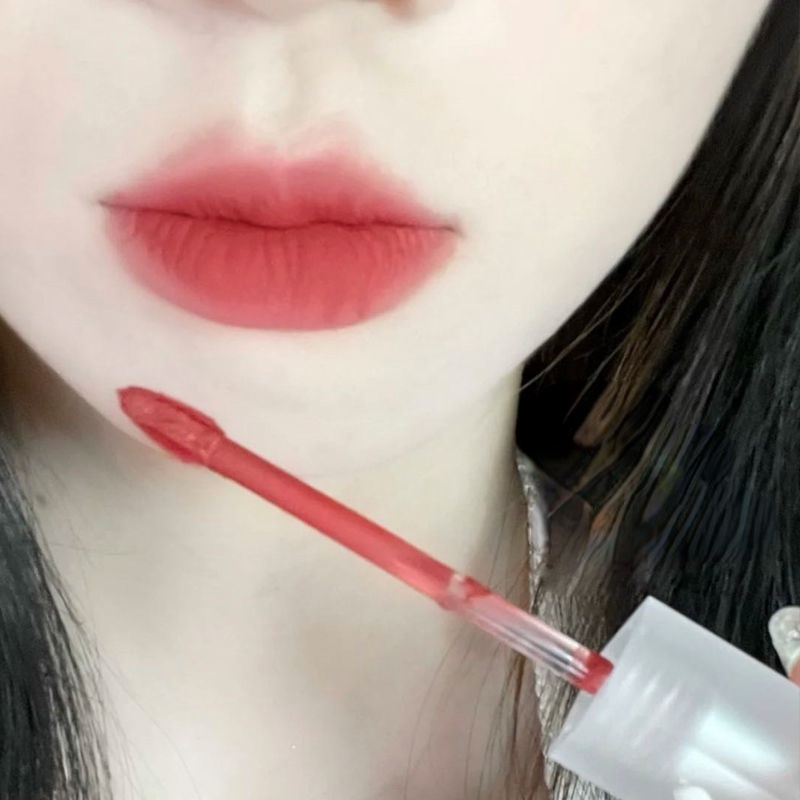 Son Môi Bùn Dạng Ống Màu Trắng Dâu Tây Trong Suốt Có Vỏ Màu Trắng