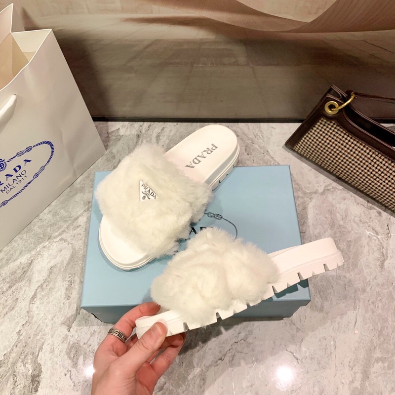 Dép thời trang nữ đế TPU chống trơn trượt quai ngang đính lông cừu prada