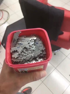 Hộp đựng lưỡi tem