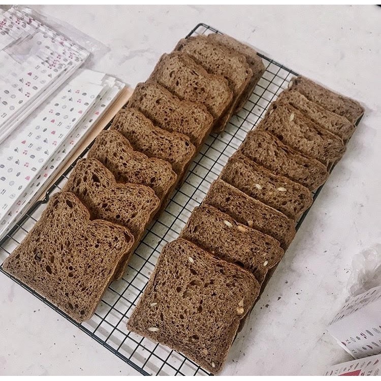 BÁNH MÌ ĐEN MIX HẠT ĐIỀU HẠT Bí HẠT HƯƠNG DƯƠNG GIẢM CÂN - DARK RYE BREAD WITH NUTS