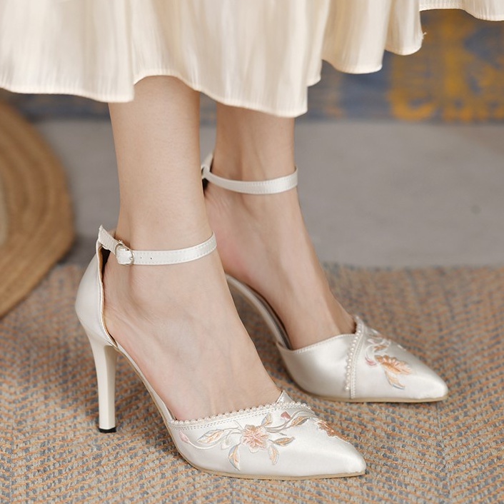 Giày cao gót thêu hoa 3.54 Inches Size lớn 35-43