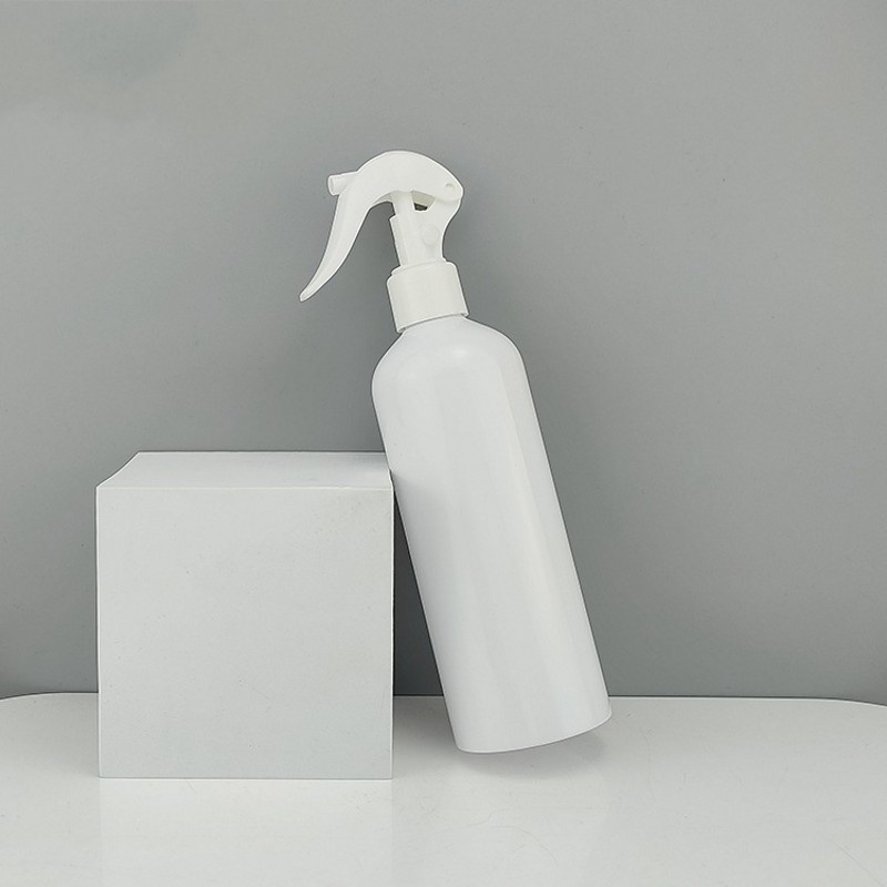 Bình Xịt Nước Hoa Bằng Nhựa Áp Suất Cao Màu Sắc Đơn Giản Dung Tích 300/500ml