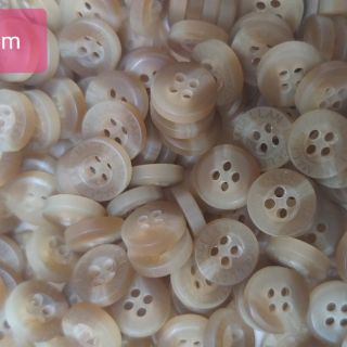 Nút nhựa sơ mi 4 lỗ 8mm _12mm ( set 20 nút )