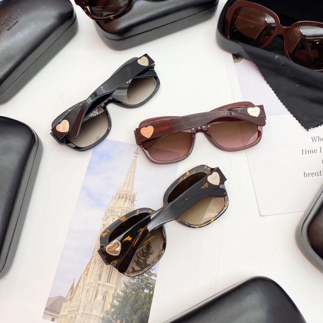 KÍNH COACH ZOEY HEART