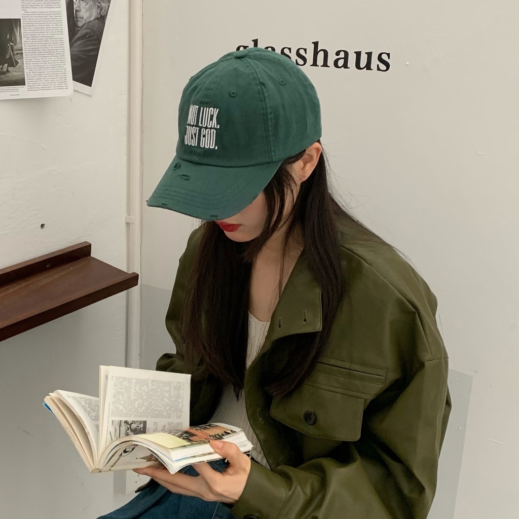 Mũ lưỡi trai thêu chữ cái tiếng Anh