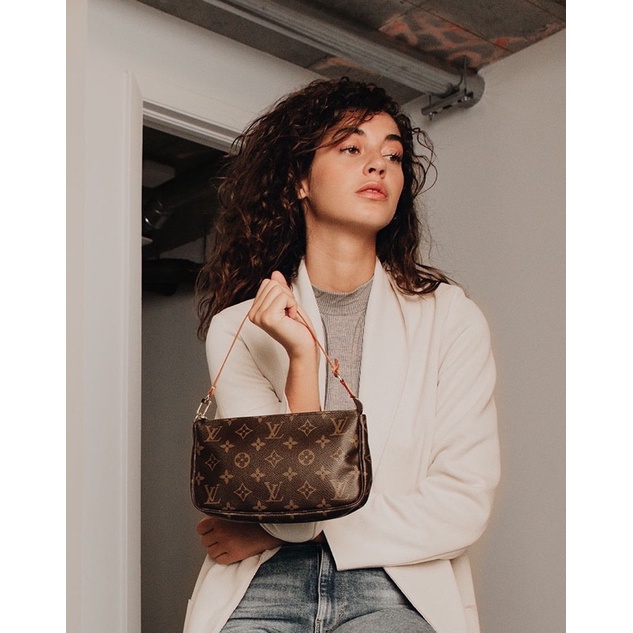 Túi LV Pochette kẹp nách xinh tiện size 20 da đẹp mềm hai lớp box cacton và nam châm