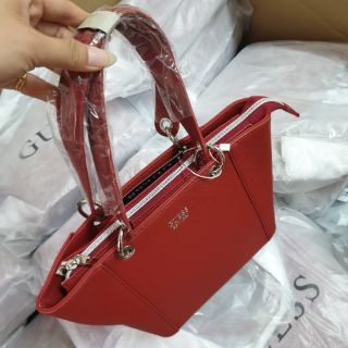 Túi cầm tay guess