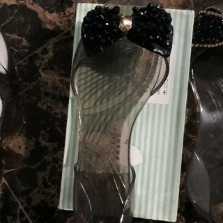 Giày nhựa nơ đá đen