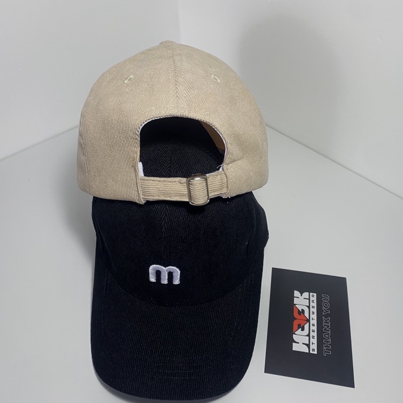 Mũ lưỡi trai Unisex thêu hình chữ M chất vải Kaki màu Đen và Be thương hiệu Hook