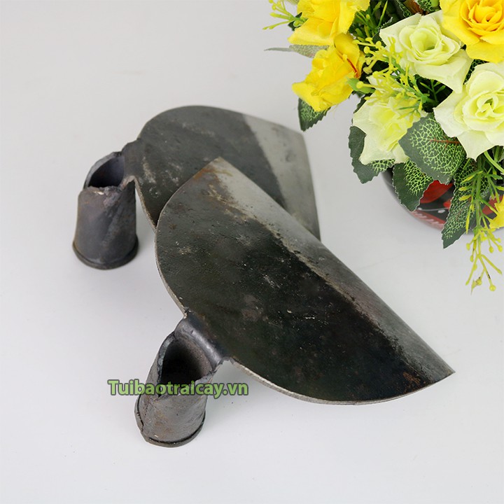 Lưỡi cuốc làm vườn thép rèn không cán loại bé - D67