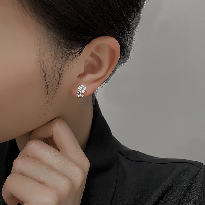 (0671) Khuyên Tai Bông Hoa Đá Nhỏ Xinh Xắn Hàn Quốc
