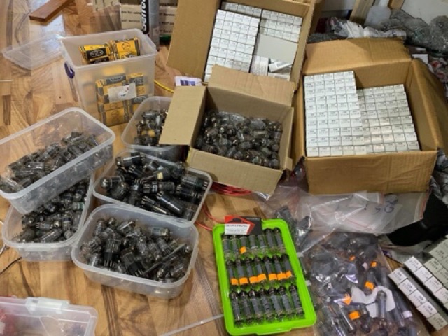 Bóng công suất EL84 tesla dòng bóng châu âu