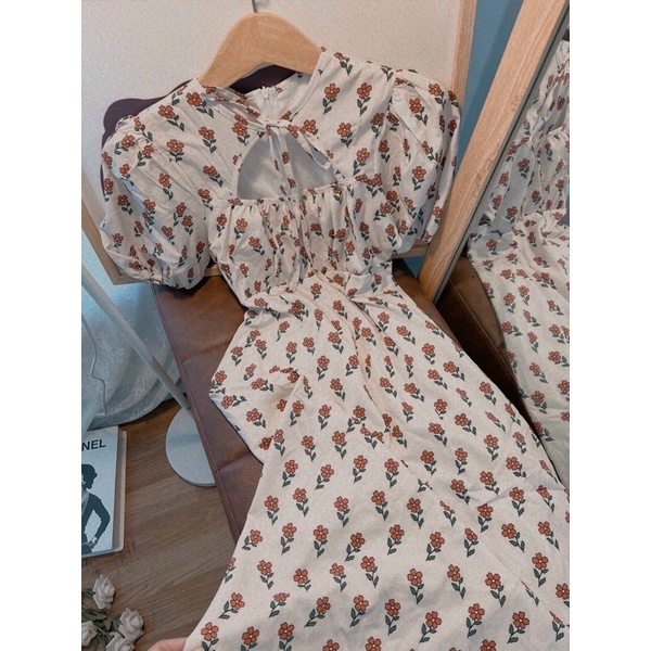 ĐẦM HOA KEM CUT OUT NGỰC TAY BỒNG