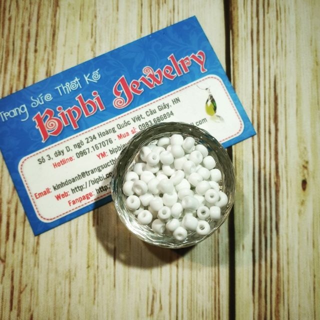 Hạt cườm 6/0 (4mm) màu trắng