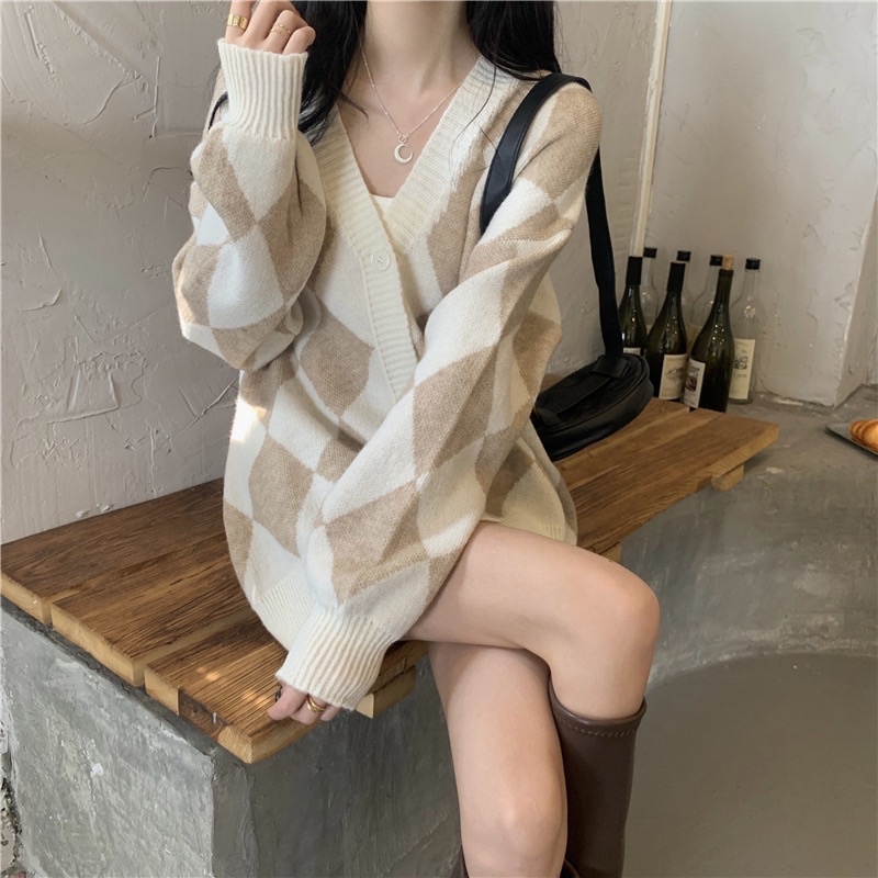 Áo khoác len cardigan màu nâu và đen quả trám kim cương thích hợp trời đà lạt mùa thu đông ullzang