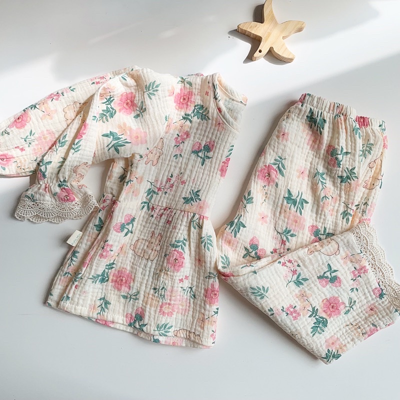 Bộ xô muslin hoạ tiết xinh xắn cho bé gái