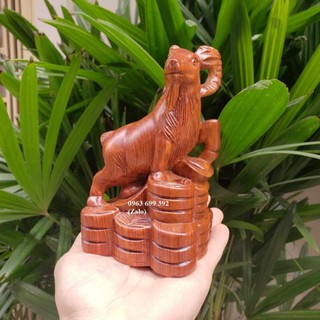 Tượng con dê gỗ hương
