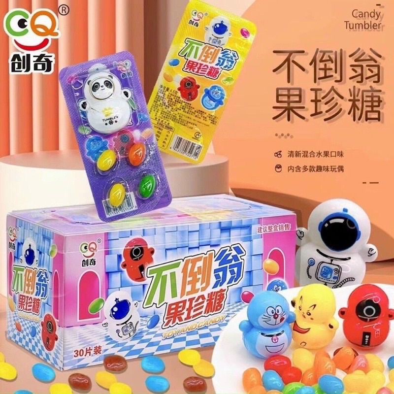 khay 30 chiếc kẹo dẻo kèm đồ chơi lật đật