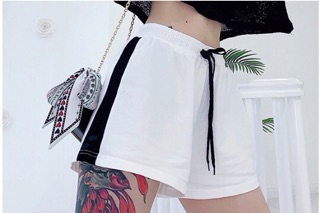 QUẦN SHORT ĐÙI NỮ PHỐI 1 SỌC