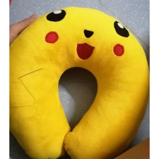 2 Gối kê cổ pikachu
