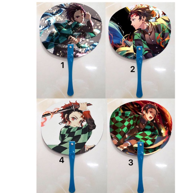 Quạt kamado tanjirou kimetsu no Yaiba in 2 mặt ảnh khác nhau cán màu ngẫu nhiên