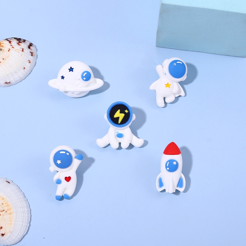 Huy hiệu cài áo hình phi hành gia/ tên lửa/ hành tinh QIHE JEWELRY làm quà tặng cho bạn bè