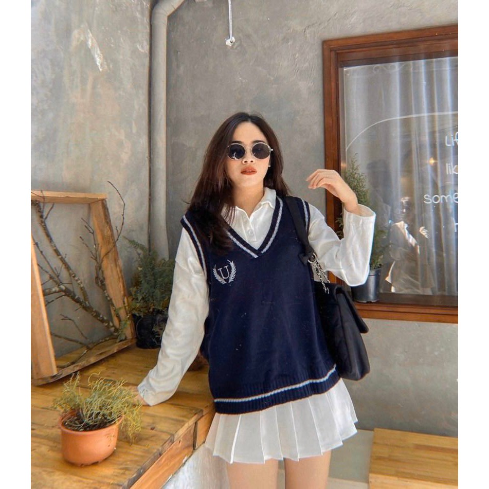 SET ĐẦM POLO TRẮNG PHỐI CHÂN XẾP LI + ÁO GILE GÂN NAVY VIỀN
