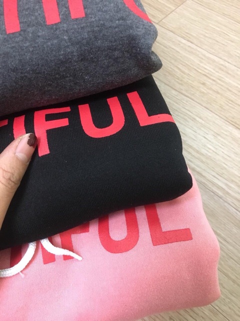 Váy nỉ mũ in chữ