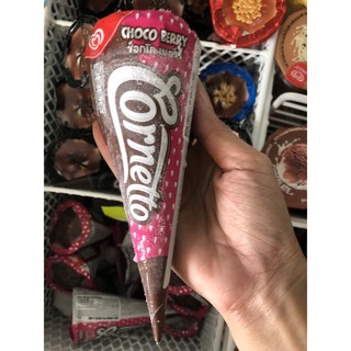 Kem ốc quế socola dâu