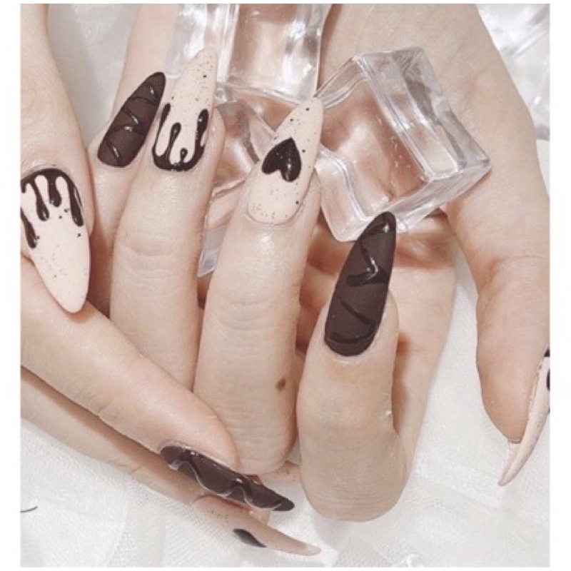 bộ nail box yêu cầu của khách nè,fom bên shop mỏng nhẹ, dễ gắn, độ bền 2-3 tuần
