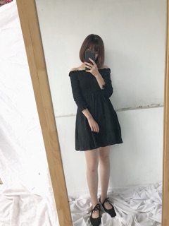 váy trễ vai đen