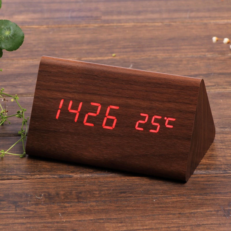 (DÙNG PIN HOẶC ĐIỆN) Đồng hồ để bàn cục gỗ điện tử, hình tam giác (cỡ trung)
