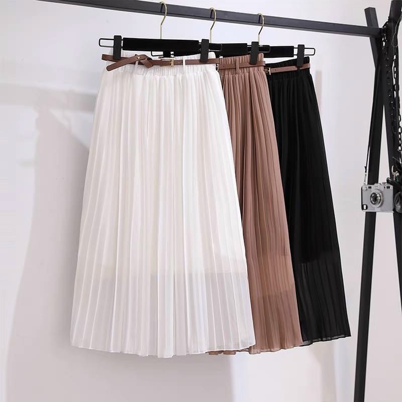Chân váy xếp ly dáng dài có kèm đai hai lớp cao cấp.