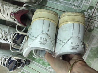 Giày sneakers