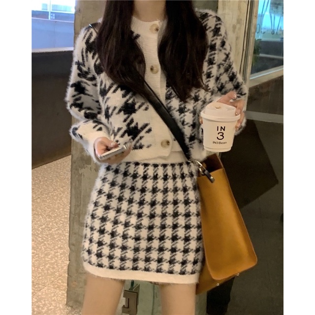 Set áo cardigan lông thỏ phối áo len 2 dây và chân váy chữ A hoạ tiết houndstooth Hana Store
