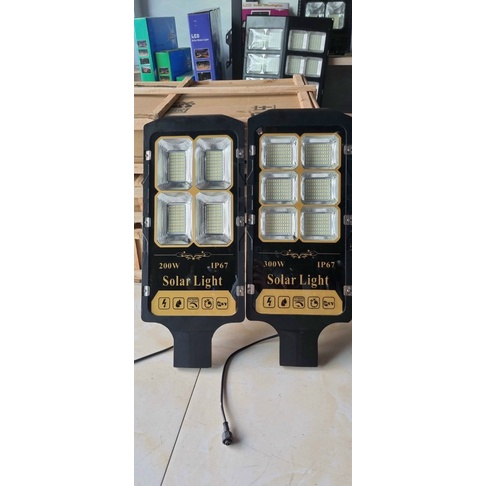 Đèn NLMT bàn chải 300w, bảo hành 2 năm.