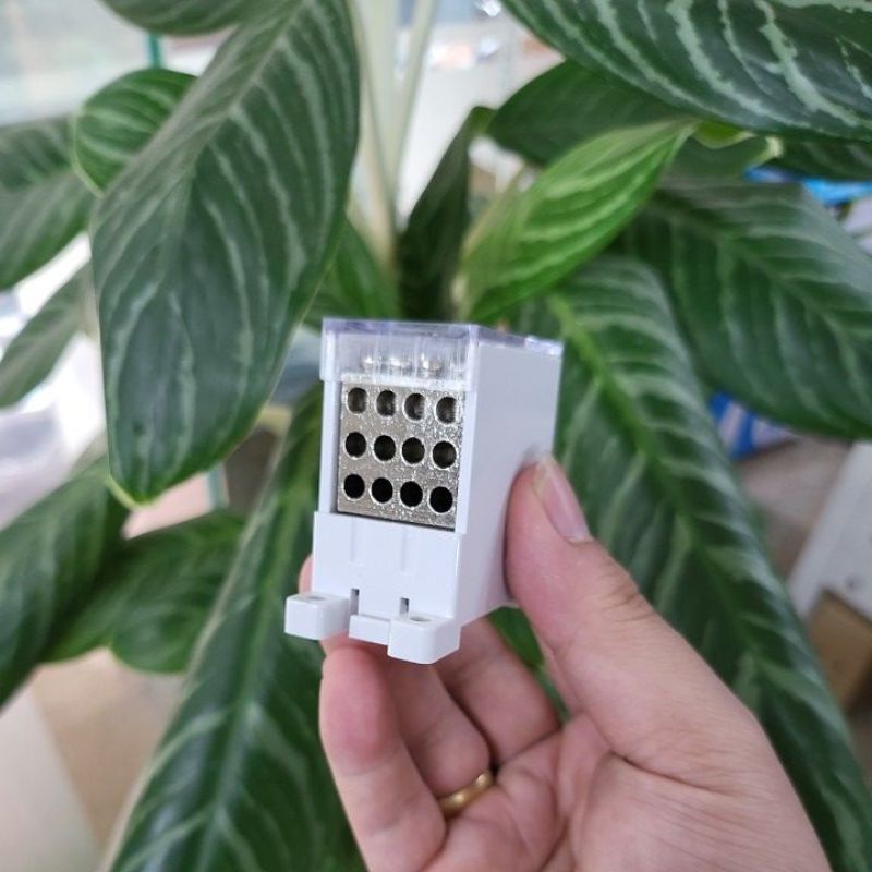 Cầu Đấu Chia Nhỏ Dây Điện 12 Đầu 250A FJ-12