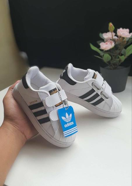 Giày Thể Thao Adidas Superstar Thiết Kế Năng Động Cho Bé