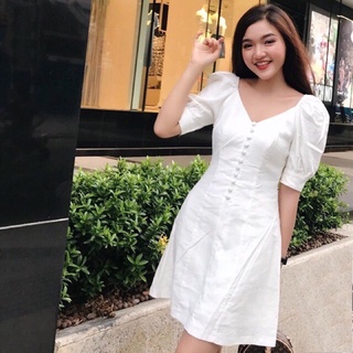 Đầm trắng, cổ V, tay phồng kèm hình thật